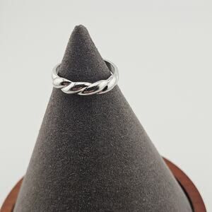 Silver Tone Scallop Twist Ring Casual Everyday Elevated Basic Size 9